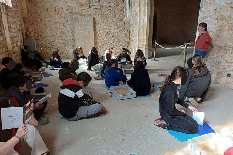 Ateliers enfants archéologie au Couvent des Cordeliers, à Charlieu à Charlieu