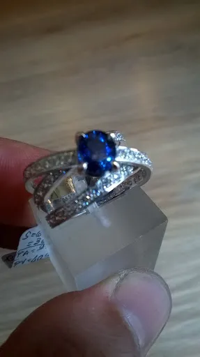 Bijouterie Joaillerie Le Saphir Etoilé 42300 Roanne artisan joaillier sertisseur à Roanne