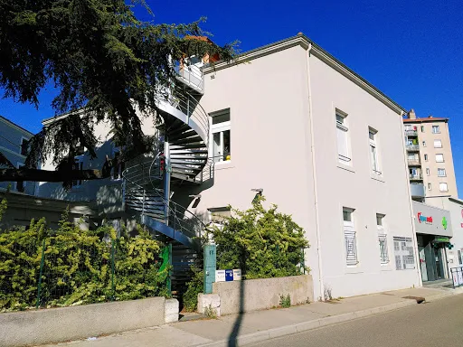 Dr Lisa OTTON à Roanne