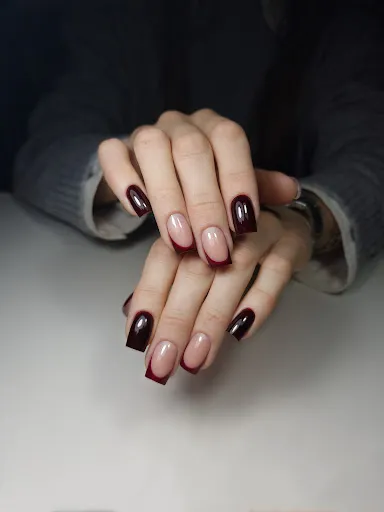 Pink Nails à Roanne